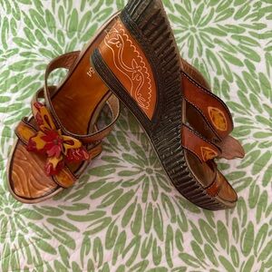 Brown Leather Sandals with Floral Accent